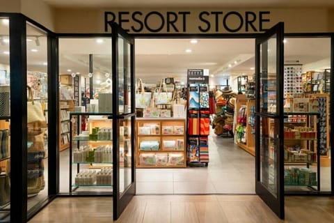 Marriotts Waikoloa Ocean Club_23_lamont-s-gift-sundry.jpg