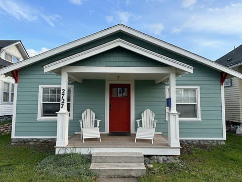 Our charming craftsman. : )