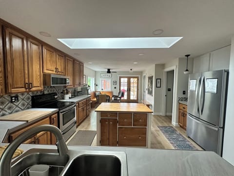 Large, well-stocked Kitchen 