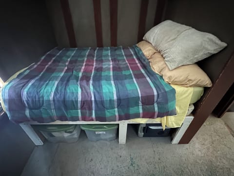 1 bedroom, desk, bed sheets