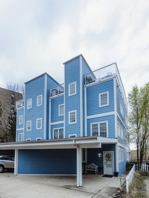 Welcome to Steel Magnolia