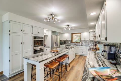 Kitchen | Dishwasher | Toaster | Upper Level