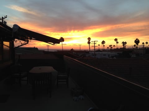 Upper deck / dining table