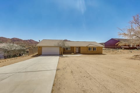 Parking | Garage (2 Vehicles) | Driveway (2 Vehicles) | RV/Trailer Parking