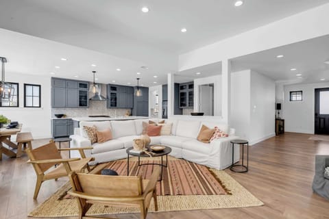 Seamless flow from living to dining