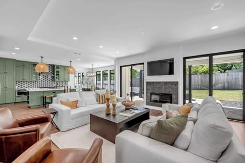 Ease from living to dining