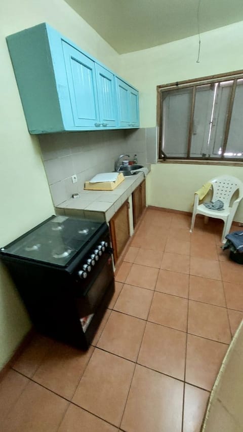 Fridge, microwave, oven, coffee/tea maker