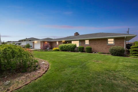 Grass, Lawn, Outdoors, Nature, Bench