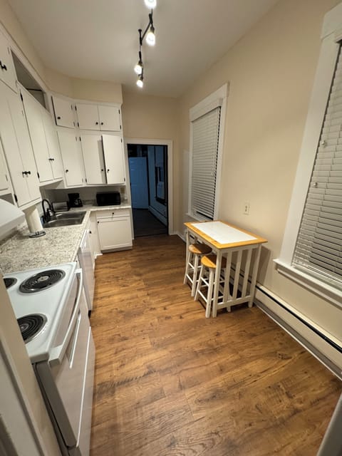 Kitchen , Stove, refrigerator, dishwasher, Microwave , toaster, coffee maker