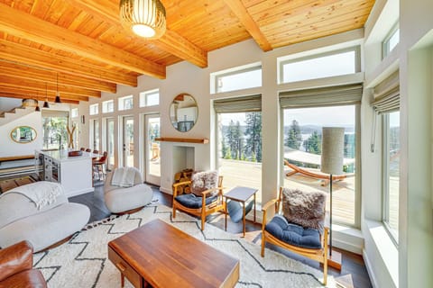 Worley Vacation Rental | 2BR | 2.5BA | 1,600 Sq Ft | Steps Required