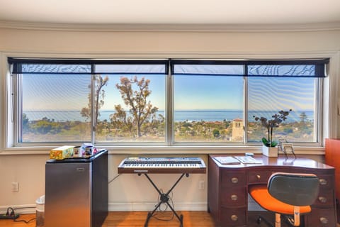 Single-Story Townhome | Work-Friendly Environment | Free WiFi