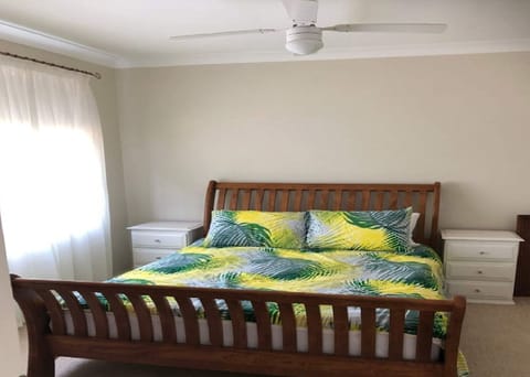 3 bedrooms, iron/ironing board, bed sheets