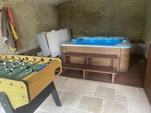 Indoor spa tub
