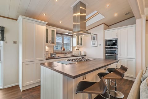 Luxury Lodge, Close to the Beach