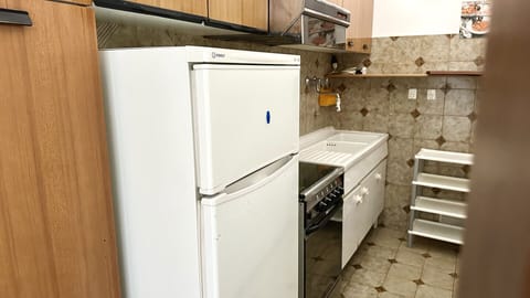 Fridge, oven, dining tables