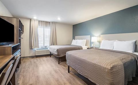 Unit with Double Queen bed. Exact unit will be assigned upon arrival. Views, colors and decor may vary.