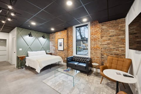 Located on 2nd floor -Studio Bedroom - Queen Tempur-Pedic