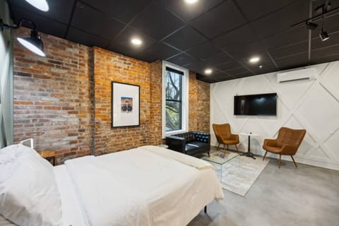 Located on 2nd floor -Studio Bedroom - Queen Tempur-Pedic