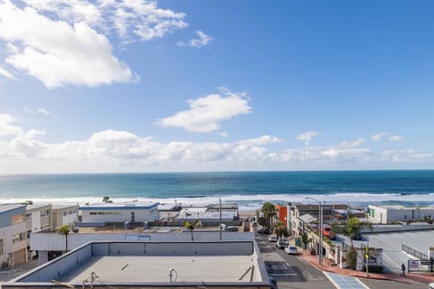 Beach nearby, sun loungers, beach towels