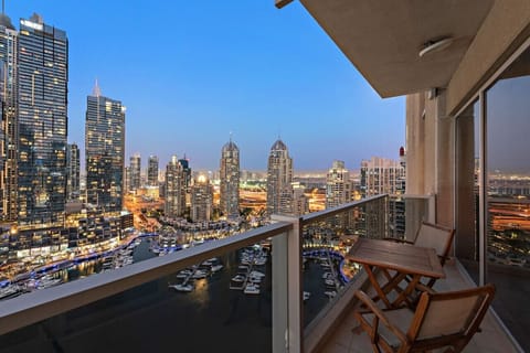 Balcony Oasis: Stunning skyline views await from your private balcony retreat!