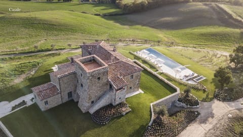 Activities, Amenities, Balcony / Terrace / Patio, Bedroom, Building Exterior, Hot Tub, Main Entrance, Outdoor, Shopping, Spring, Summer, Wellness