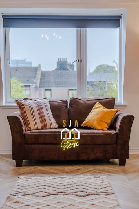 Living Room / Lounge