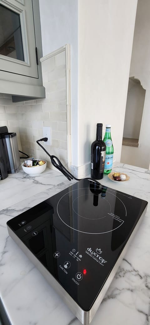 portable induction cooktop