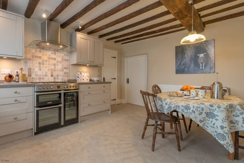 Quary tiles with underfloor heating