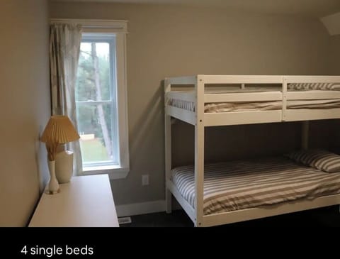 4 bedrooms, iron/ironing board, WiFi, bed sheets