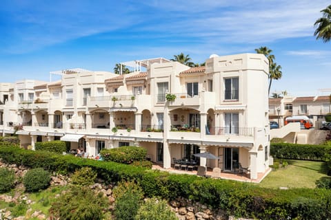 Corner garden apartment