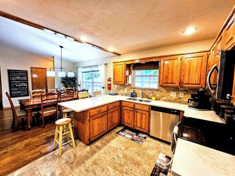 A kitchen to cook anything!  Very well equipped!