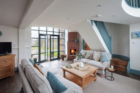 Otters Living Space 3