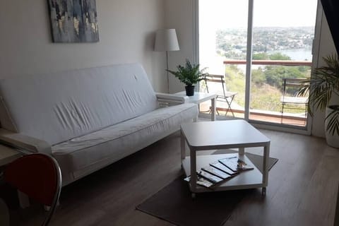 daa27879-3613-41ab-ba6a-78eb7034359c