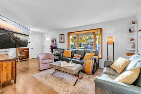 Flawless ! Cozy up to guaranteed smiles. The stunning Great Room is the living area with certain elegance. Perfect for game night, and family meals. A 75` Roku TV, central heat and AC too.