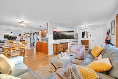 Great Room w/ 75` Large Roku TV, 2 leather couches