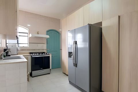 Fridge, microwave, oven, coffee/tea maker