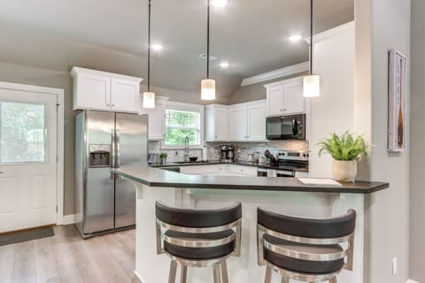 Kitchen | Cooking Basics | Dual Drip/Single-Serve Coffee Maker w/ Starter Coffee