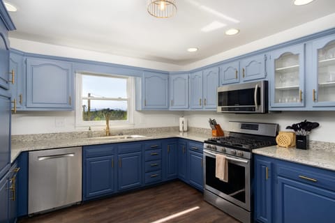 Fully equipped kitchen with blue accent!