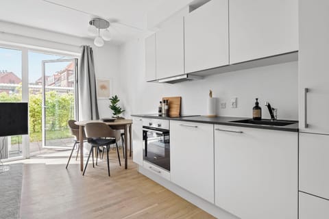 Fully equipped kitchen with all amenities you need to show off your cooking skills