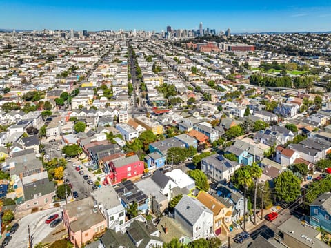 20 minutes from Downtown SF