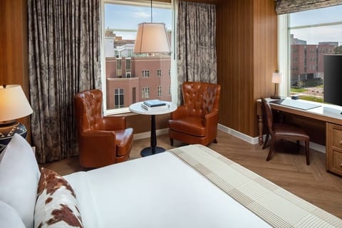 Unit with 1 King bed