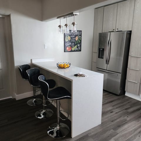 Overview of kitchen island