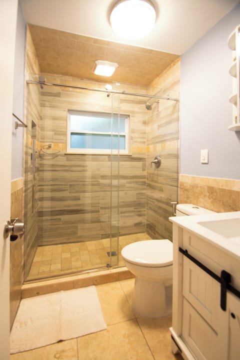 Combined shower/tub, hair dryer, towels, soap