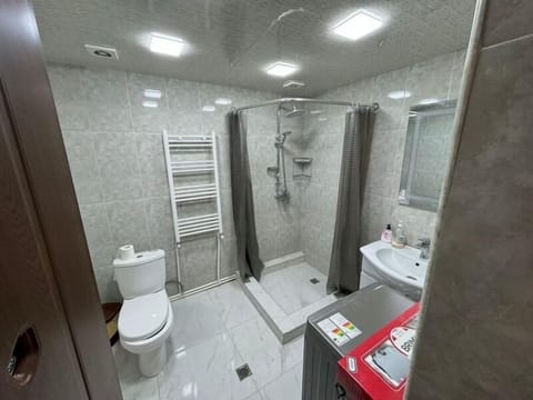 Combined shower/tub, hair dryer, towels, soap