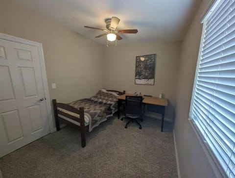 3 bedrooms, in-room safe, desk, iron/ironing board