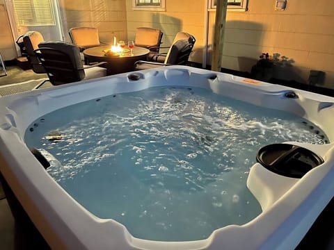 Indoor spa tub