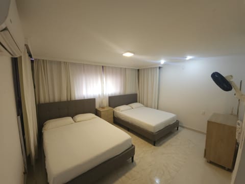 3 bedrooms, in-room safe, WiFi, bed sheets