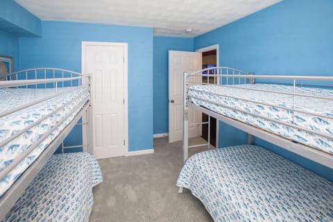 6 bedrooms, iron/ironing board, free WiFi, bed sheets