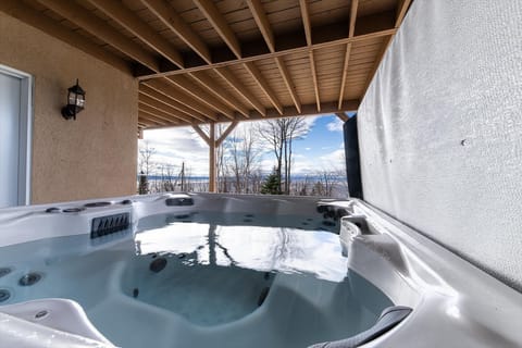 Indoor spa tub