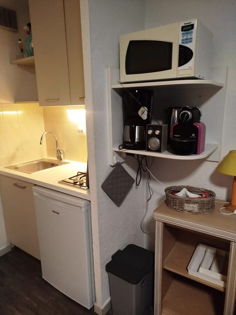 Fridge, microwave, toaster, cookware/dishes/utensils